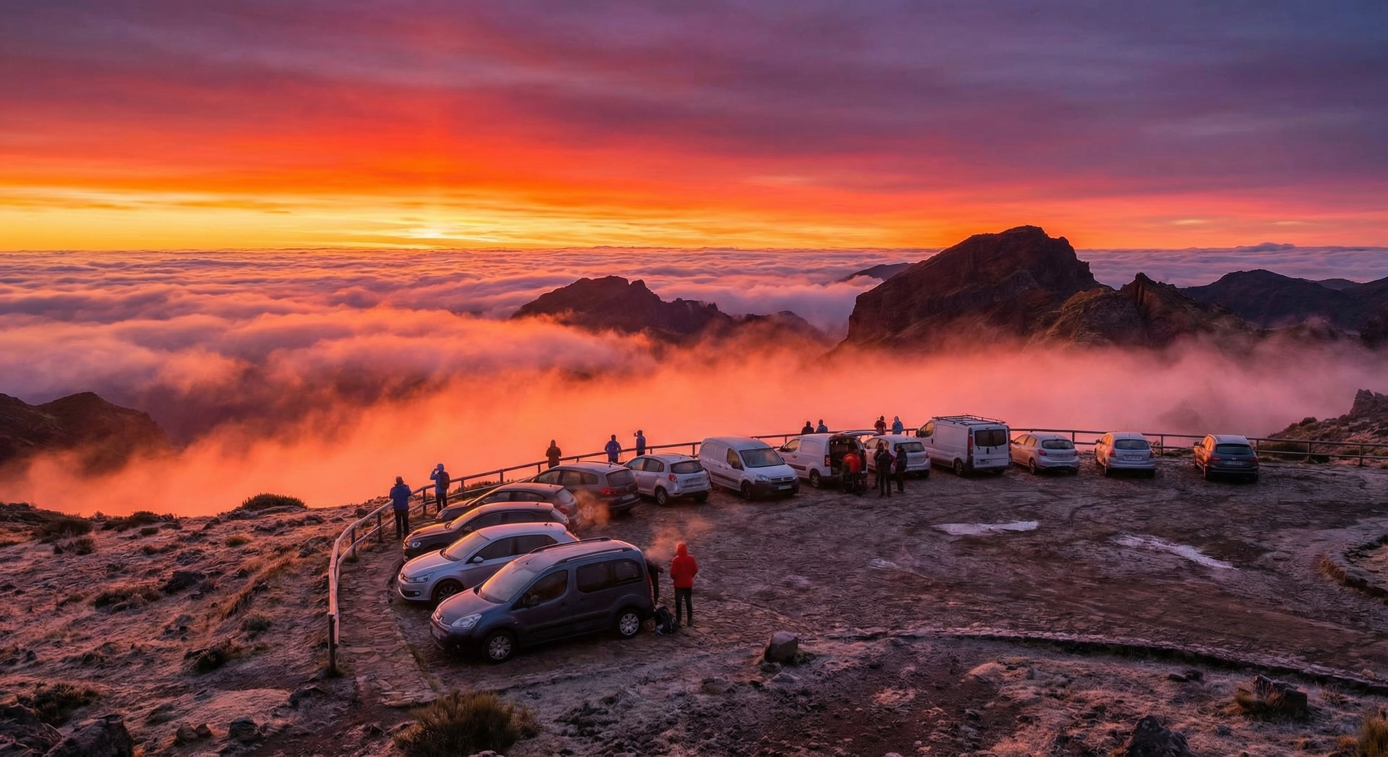 Pico do Arieiro dawn hikers preparing