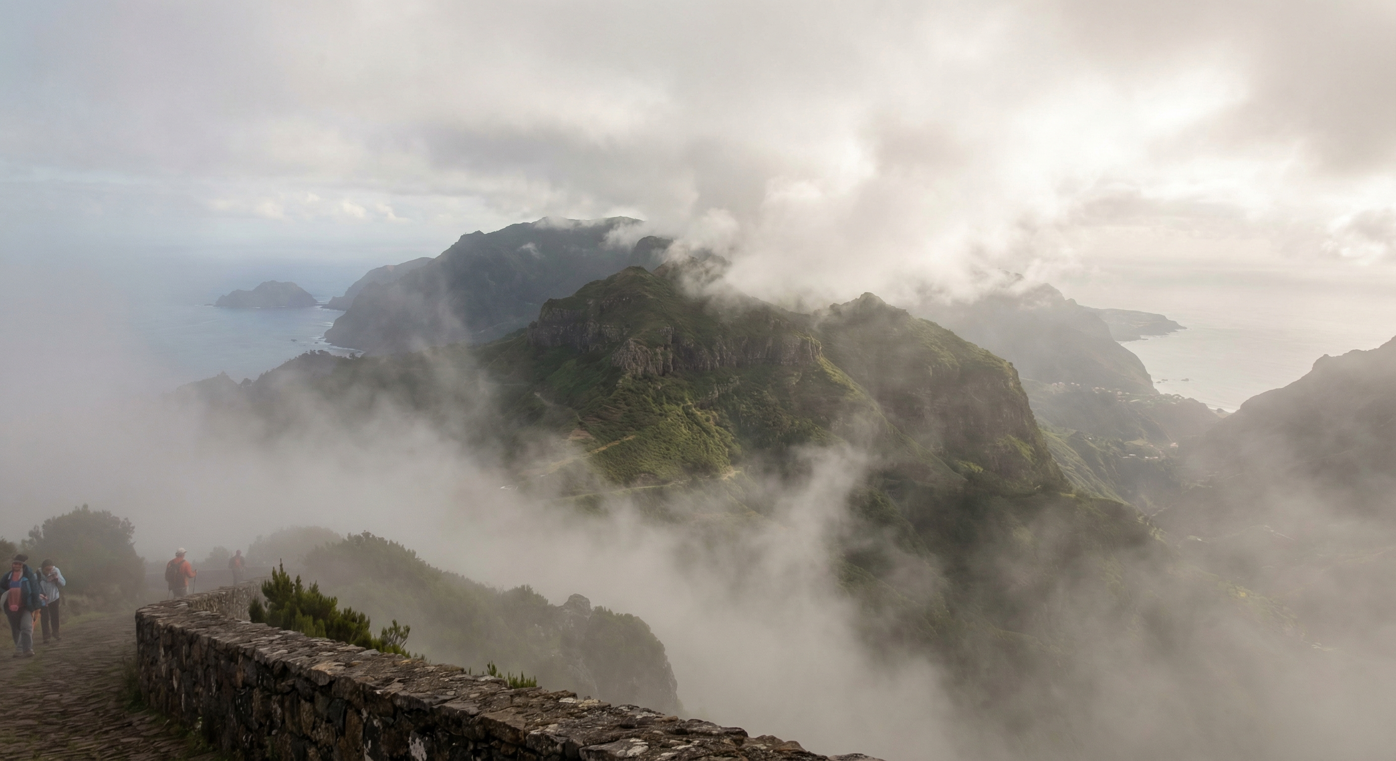 Boca da Encumeada mountain pass clouds Madeira